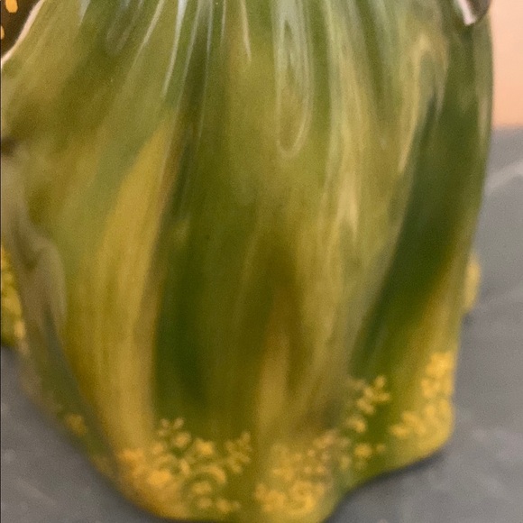 Royal Doulton Fleur Vintage Lady Figurine in Green Dress - Picture 3 of 5